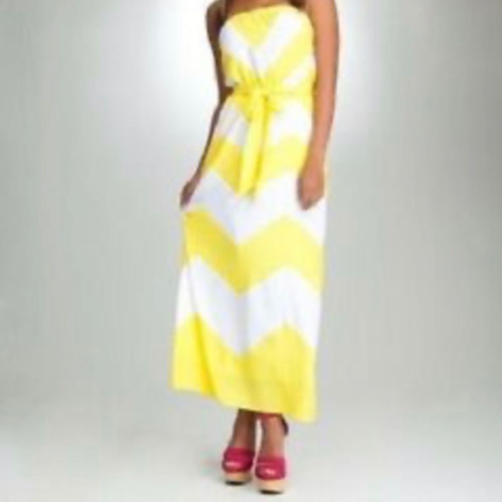 New* XS bebe yellow & white chevron dress.